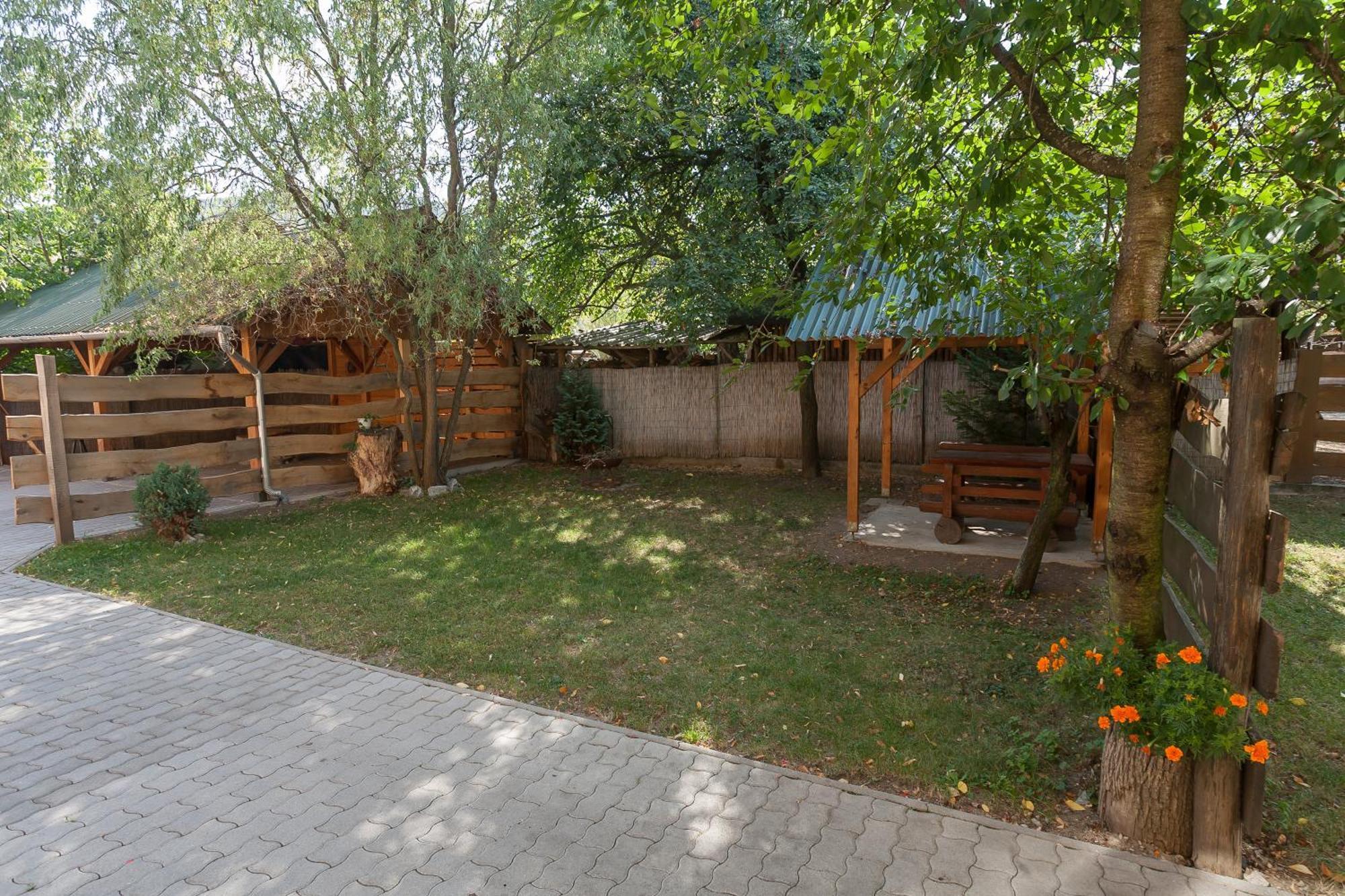 Paratlan Apartmanhaz Szilvasvarad Ngoại thất bức ảnh